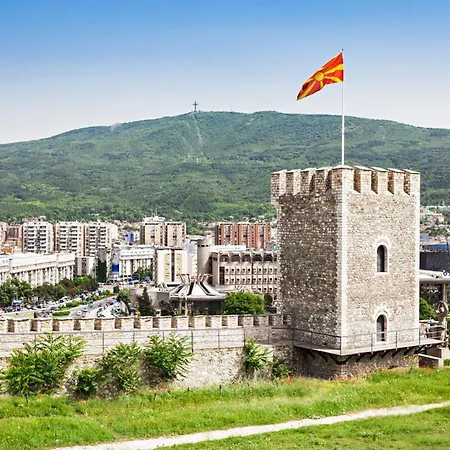 Square With Great View No Parking Daire Üsküp